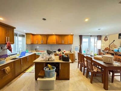Cho thuê biệt thự sân vườn gần biển full nội thất