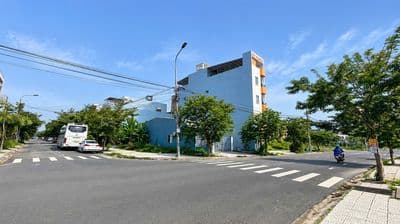 Bán lô góc 2 mặt tiền đường 10.5m Lê Sỹ KĐT Hòa Xuân view công viên
