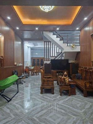 Bán nhà 5x16 hai lầu hẻm nhựa gần BV Q12 chính chủ giấy tờ đầy đủ .