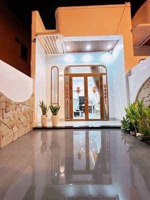Bán nhà hẻm Tuệ Tĩnh 81m2 2PN sân ô tô full nội thất