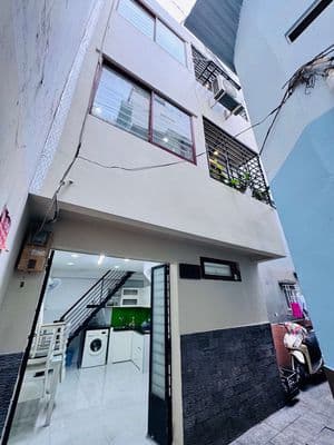 Nhà đẹp ở ngay sát mặt tiền Huỳnh Văn Bánh 20m2_3T đúc đủ công năng