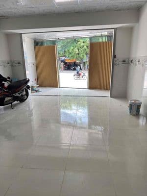 Mặt tiền (5m x 20m) có gác đường lớn dân cư qua lại đông có vỉa hè