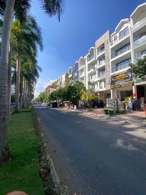 Lô đất hai mặt tiền đường hoàng.trọng mậu. dt 78m2.xây dựng 6tần