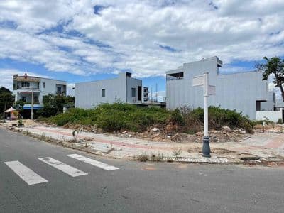 Cho thuê lô đất 2 mặt tiền Phan Hoan gần 200m2