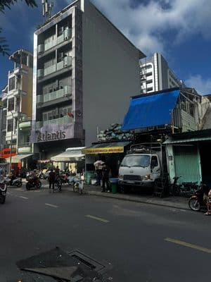 Nhà mặt tiền Đề Thám chủ ở nước ngoài bán gấp