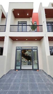 Nhà lầu cực đẹp mới hoàn thiện ngay trung tâm-sổ hồng riêng thổ cư