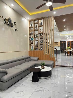 Cho thuê nhà 2,5 tầng FUlL nội thất kiệt ô tô 5m cách mạng tháng 8
