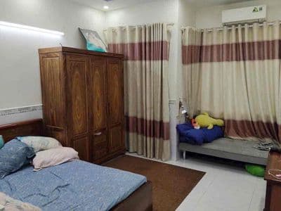 Cho Thuê Nhà 1 Trệt 2 Lầu Mặt Tiền Đường 10m Thông