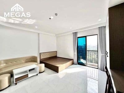 Cho thuê căn hộ ban công rộng 45m2 quận 10 - gần chợ hồ thị kỷ