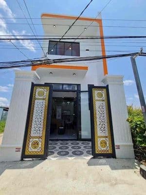 Nhà mới xây sổ hồng hoàn công ngay trung tâm Cần Giuộc