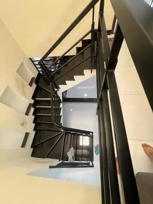 chủ dễ tính cắn bán nhà ,để giải quyết công việc