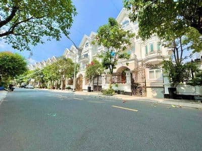 Bán căn biệt thự đơn lập có mặt sau mặt tiền Dương Quảng Hàm giá 68tỷ