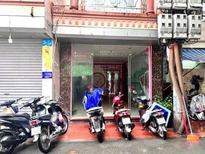 Cho thuê mặt bằng kinh doanh mặt phố Đê La Thành nhỏ