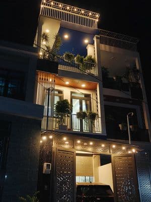 Bán nhà Q12, có thể thương lượng,nội thất cao cấp, có sân đỗ oto