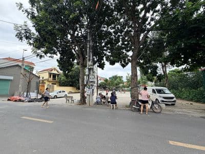 Cho thuê nhà 4 tầng cạnh sân bóng xóm Đồng Xã, Chương Mỹ