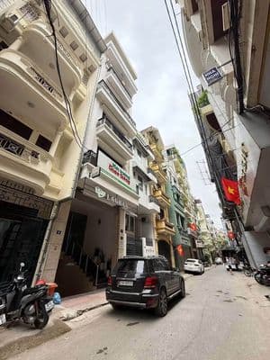 Bán nhà 90m2 Cầu Giấy, 41.5 tỷ, kinh doanh sầm uất