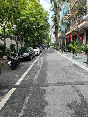 Bán nhà 50m2 Trần Quốc Hoàn, Cầu Giấy, ô tô tránh, kinh doanh