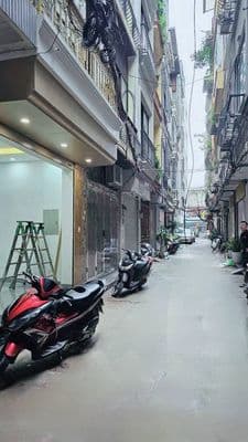Cho thuê nhà nguyên căn Bạch Đằng, Hoàn Kiếm, 5 tầng, ô tô đỗ cửa