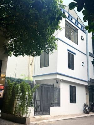 Cho thuê nhà nguyên căn mặt phố Võ Văn Dũng, Đống Đa, 20m2 x 3 tầng