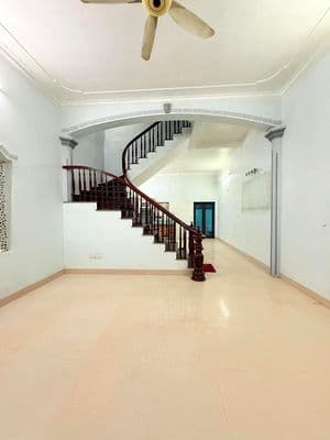 Bán đất tặng nhà 3 tầng Đầm Quang Trung, Long Biên, 77m2, 12.2 Tỷ