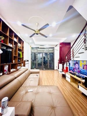 Nhà 3.5 tầng Cổ Bi, Gia Lâm, gần hồ điều hòa, vỉa hè ô tô