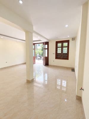 Chỉ 8 triệu – nguyên căn hoàng quốc việt – 2pn ô tô đỗ cửa - sân rộng
