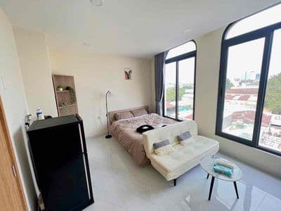 Căn hộ studio cửa sổ to siêu thoáng ngay ngã tư Hàng Xanh, UEF, Hutech