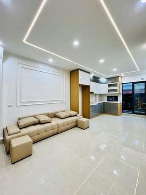 Nhà 7 tầng thang máy, ô tô đỗ cửa, Nguyễn Văn Trỗi, 11 tỷ