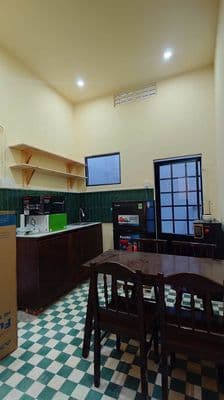 Cho thuê nhà 2 tầng mặt tiền Tạ Mỹ Duật, có sẵn cafe kinh doanh