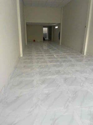 nhà 4x28 : bên dưới suốt 20 m