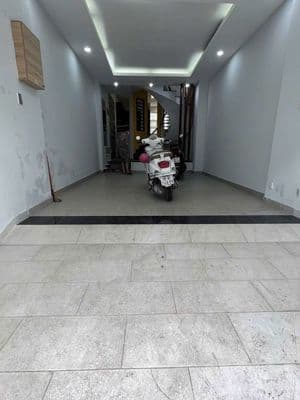 Nhà nguyên căn 2 lầu 4pn HXH Lâm Văn Bền