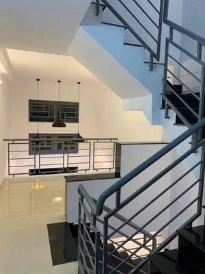 cho thuê nguyên căn trệt 1 lững 1 lầu. sân thượng