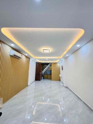 NGUYÊN CĂN 4X10M Trệt 1Lầu mặt tiền TRẦN PHÚ Q5