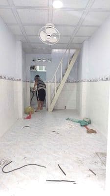 Nhà nhỏ cho hộ gia đình gần sân bay trệt lầu giá chỉ 6 triệu tl