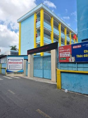 Cho thuê nhà trần văn ơn hẻm xe : 4 x 11 m đúc 3 lầu sân thượng