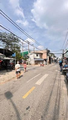 Nhà hẻm xe tải nội bộ lạc long quân, khu vực an ninh, dân trí cao!"