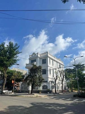 Siêu phẩm nhà đẹp góc 2 mặt tiền kinh doanh đường Bưng Ông Thoàn Q9