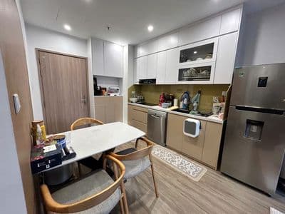 Chính chủ gửi bán gấp căn 2n2+ 64m - 4,2 tỷ , đầy đủ đồ- Vinhome Smart