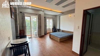Cho thuê phòng ban công rộng gần 40m2 ở Trần Quang Diệu gần Hoàng Sa