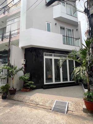 Mặt bằng kinh doanh - có máy lạnh - sân trước để xe - hoàng văn thụ
