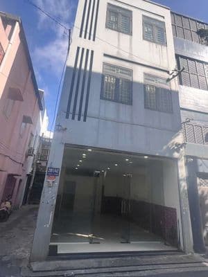 nhà trông vào ỏ ngay đầy đủ nổi that trung tâm tan bình