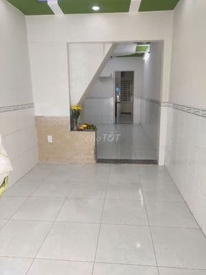 Cho thuê nhà gần ngã tư 7 Hiền. 2 lầu, sân thượng và 3pn, 2 tollet