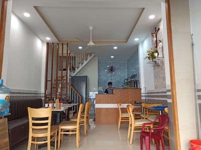 mặt tiền đường An Hội đối diện trường học