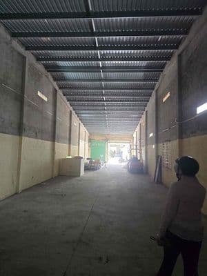 Kho xưởng như hình kế kcn tân bình, ql1a. dt : 9x22m, đường cont 40f