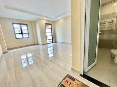 Cho thuê nguyên lầu ngăn sẵn phòng dt 100m2
