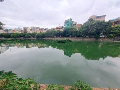 Cho thuê nhà Phương Mai,Đống Đa- DT 70m,MT 6m phù hợp nhiều mô hình KD