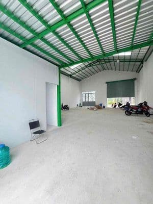 Kho xưởng tư bốn xã ( 400m2 ) container