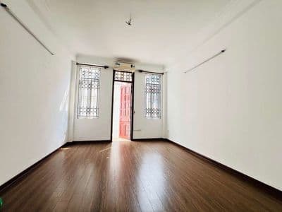 Ngõ 155 cầu giấy - 2 mặt thoáng - 3 ngủ - sân riêng - gần phố