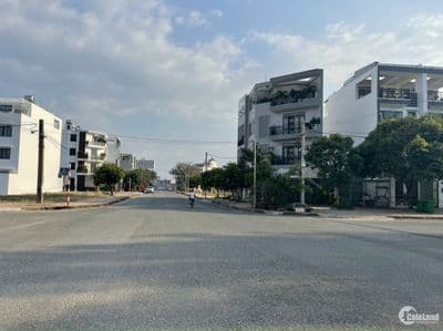 Đất 93,5m2 góc 3 mặt tiền đường 30m giá đầu tư Quận 9 - Vành Đai 3.