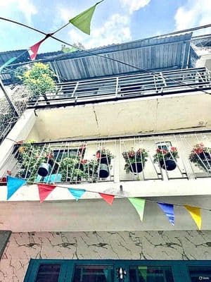 Nhà nguyên căn 2pn gần chợ bà Chiểu giá 11tr5